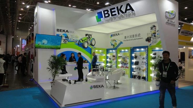 以下是一些在上海地区具有较高知名度和专业实力的门头招牌公司：